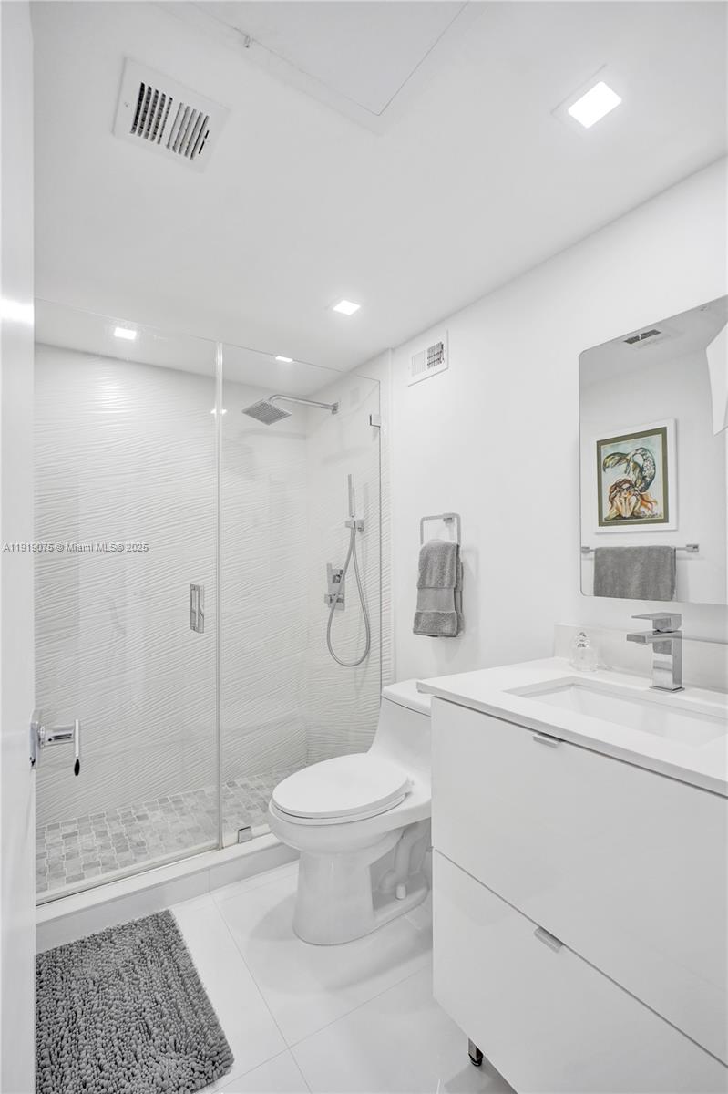 WAVE CONDO - Residential Lease