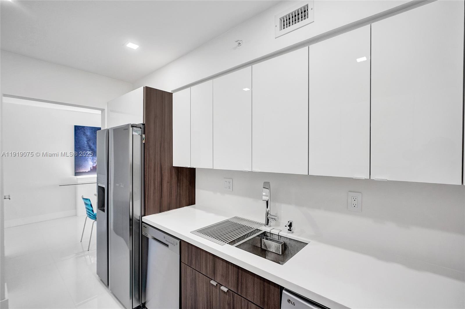 WAVE CONDO - Residential Lease