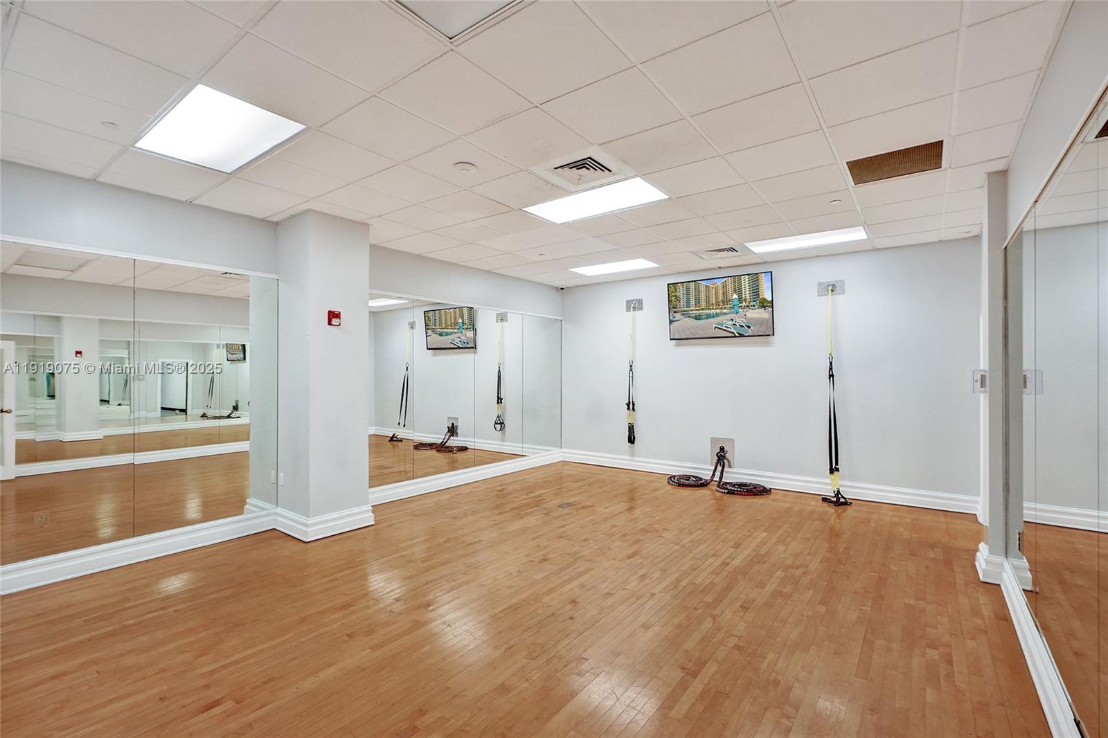 WAVE CONDO - Residential Lease