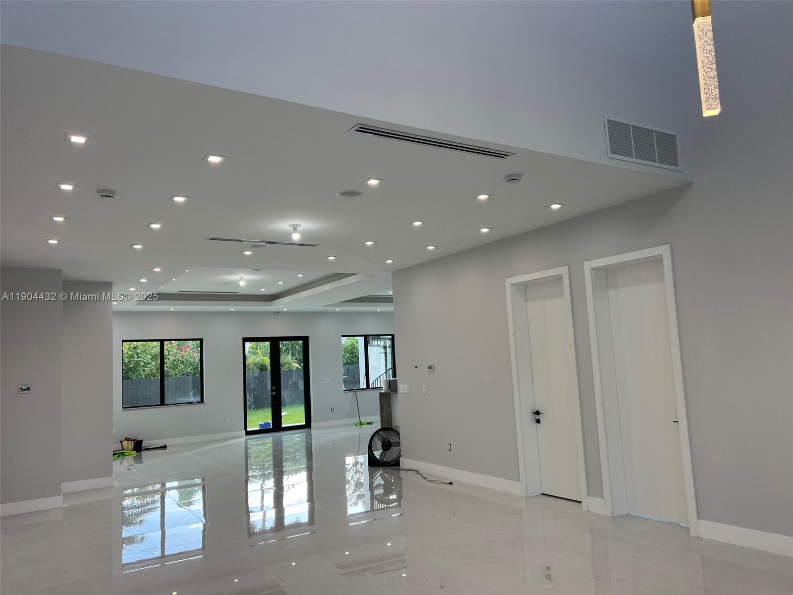 WESTWOOD LAKE 8TH ADDN - Residential Lease