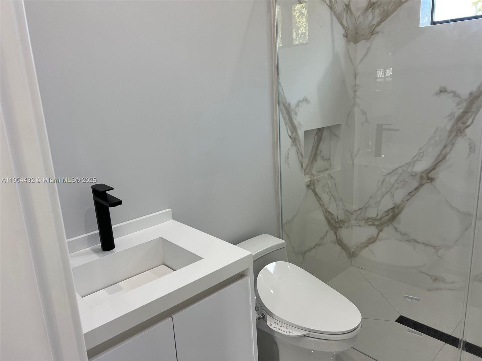 WESTWOOD LAKE 8TH ADDN - Residential Lease