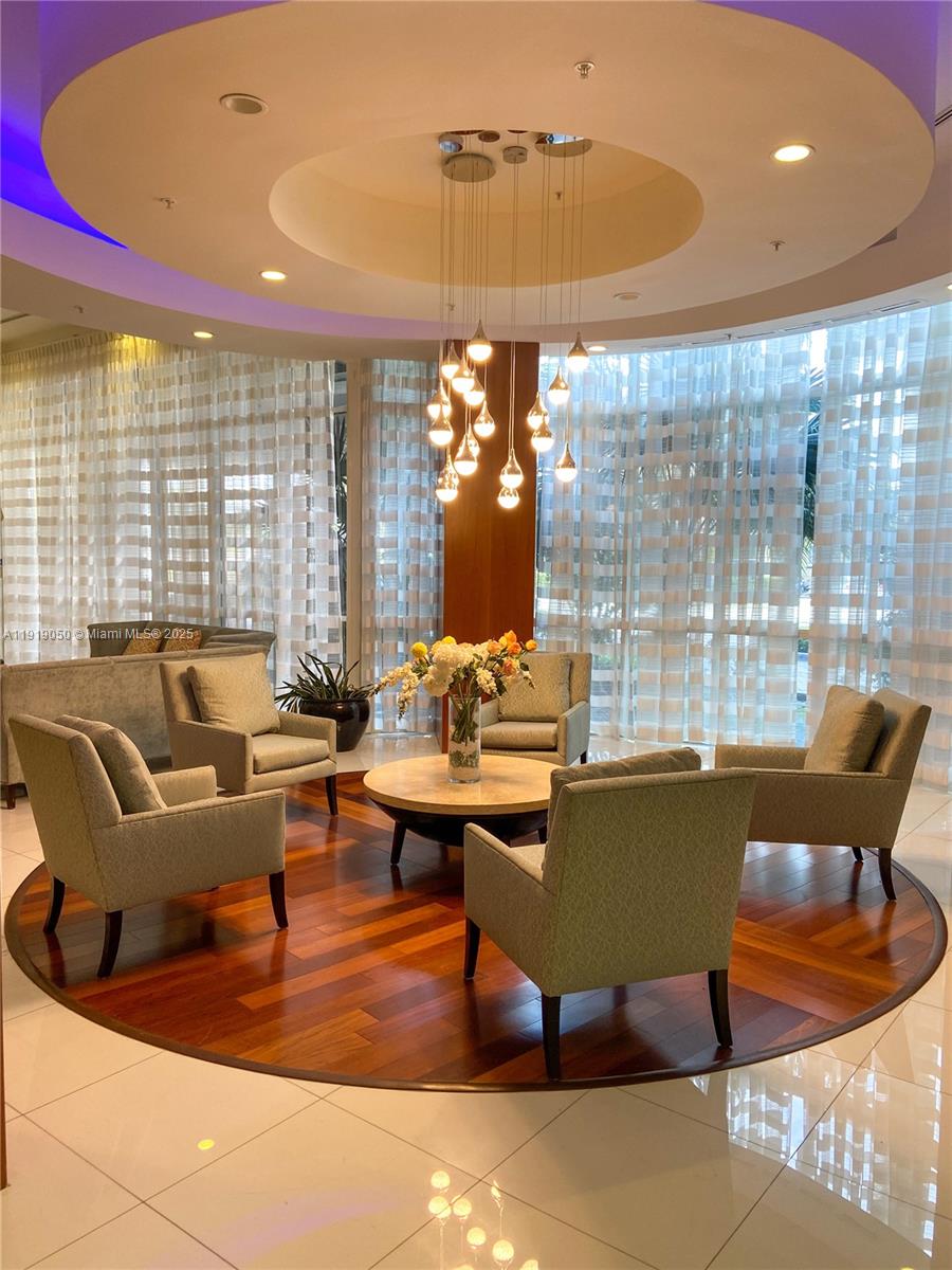 LA GORCE PALACE CONDO - Residential Lease