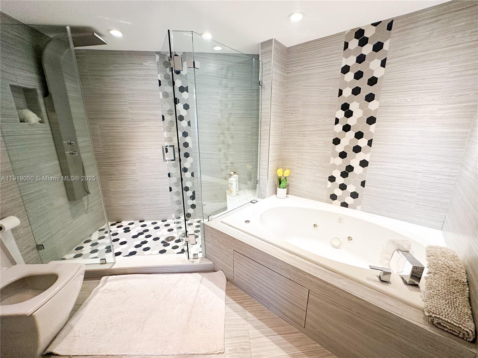 LA GORCE PALACE CONDO - Residential Lease