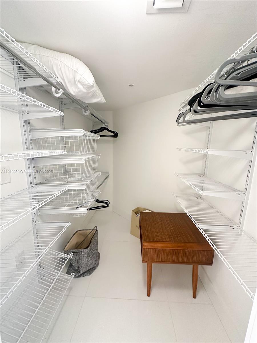 LA GORCE PALACE CONDO - Residential Lease