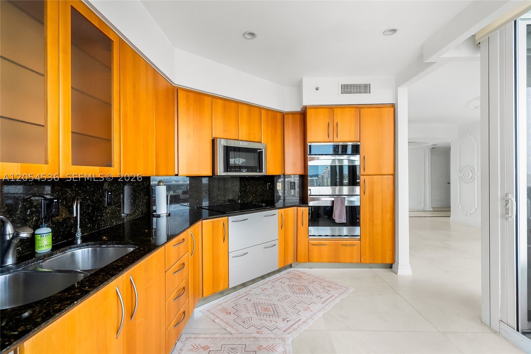19111 Collins Ave 3406
