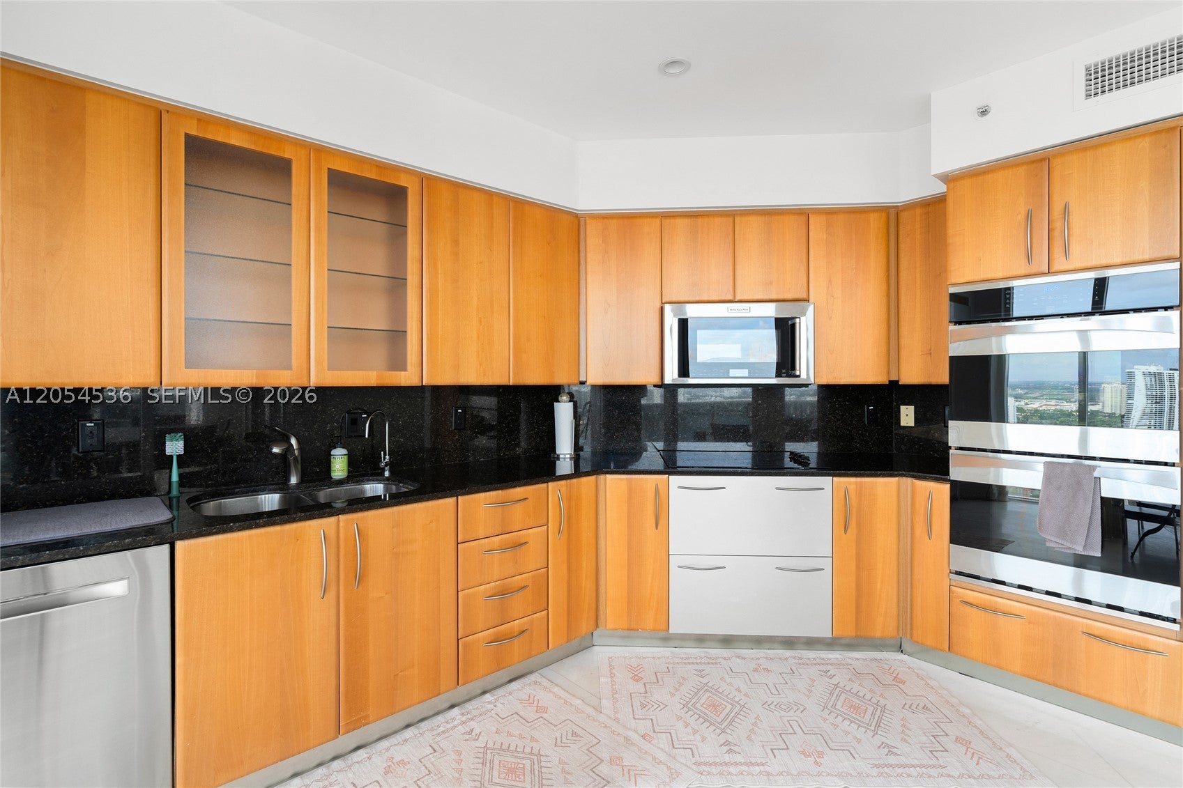 19111 Collins Ave 3406
