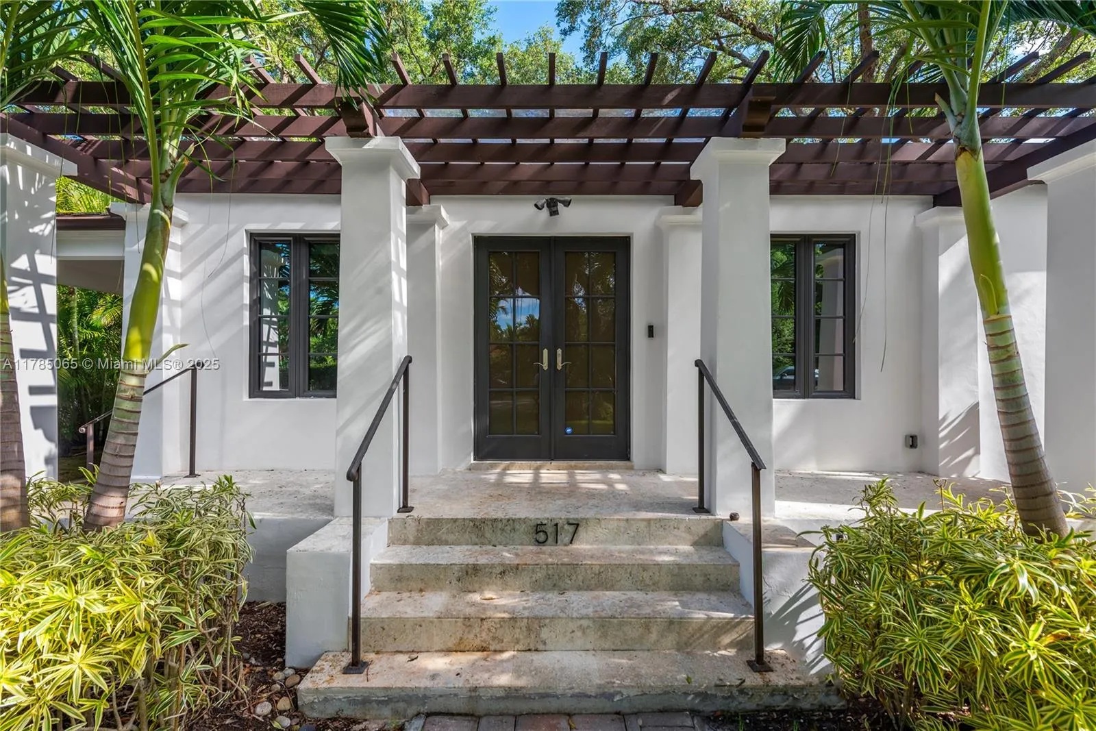 Coral Gables, Florida 33146, United States, 3 Bedrooms Bedrooms, ,3 BathroomsBathrooms,Residential,Pending,110573
