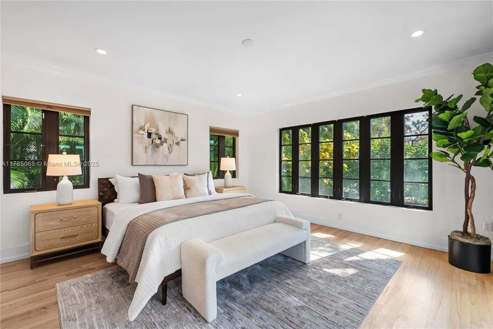 Coral Gables, Florida 33146, United States, 3 Bedrooms Bedrooms, ,3 BathroomsBathrooms,Residential,Pending,110573