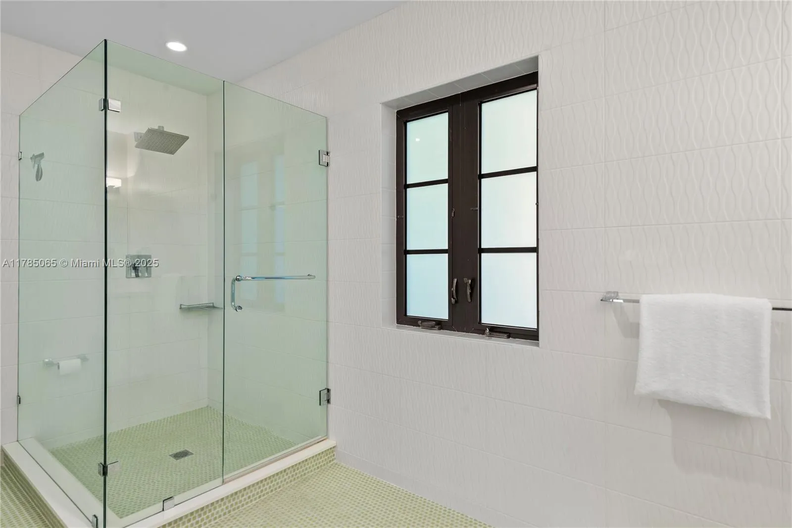 Coral Gables, Florida 33146, United States, 3 Bedrooms Bedrooms, ,3 BathroomsBathrooms,Residential,Pending,110573