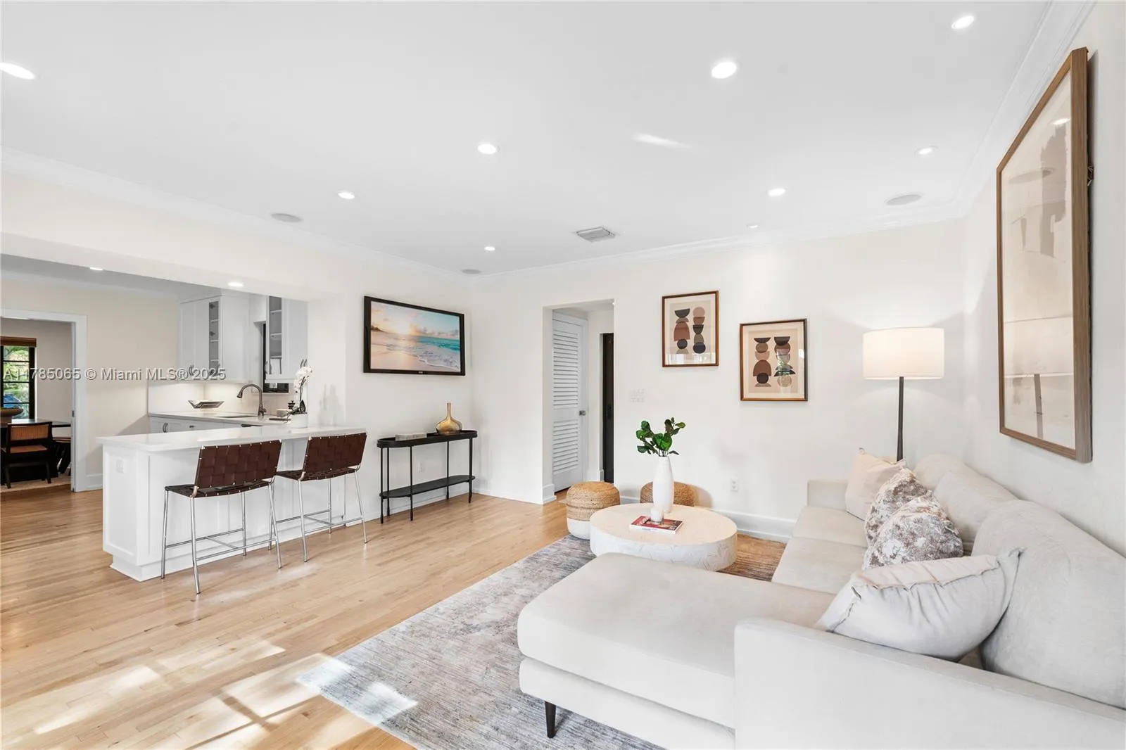 Coral Gables, Florida 33146, United States, 3 Bedrooms Bedrooms, ,3 BathroomsBathrooms,Residential,Pending,110573