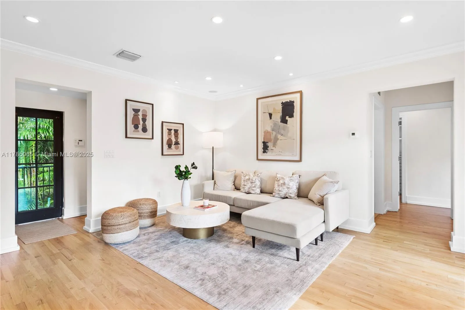 Coral Gables, Florida 33146, United States, 3 Bedrooms Bedrooms, ,3 BathroomsBathrooms,Residential,Pending,110573