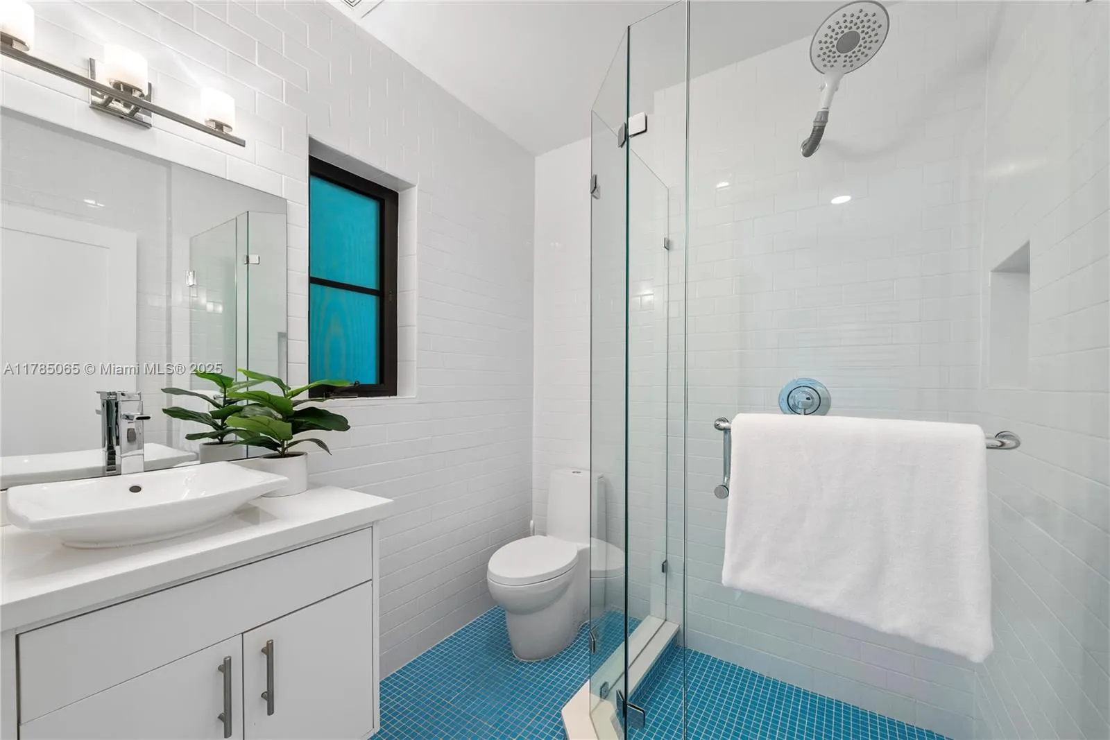 Coral Gables, Florida 33146, United States, 3 Bedrooms Bedrooms, ,3 BathroomsBathrooms,Residential,Pending,110573