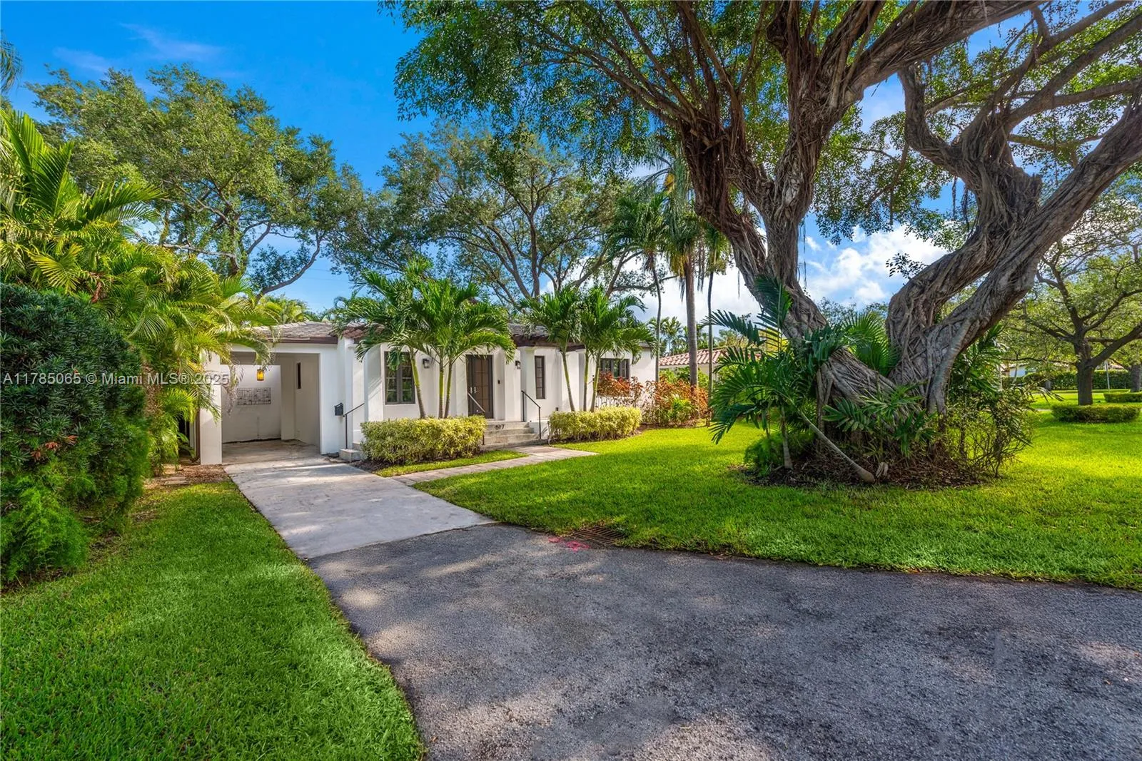 Coral Gables, Florida 33146, United States, 3 Bedrooms Bedrooms, ,3 BathroomsBathrooms,Residential,Pending,110573