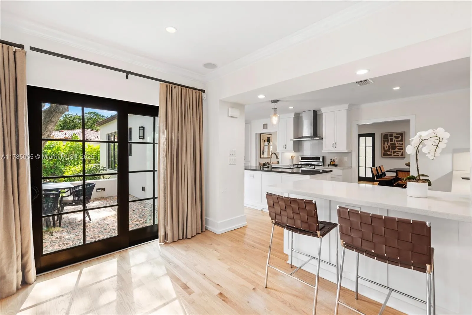 Coral Gables, Florida 33146, United States, 3 Bedrooms Bedrooms, ,3 BathroomsBathrooms,Residential,Pending,110573