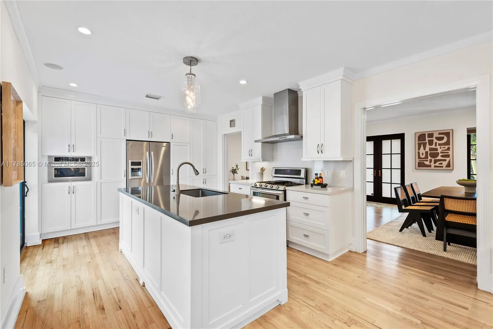 Coral Gables, Florida 33146, United States, 3 Bedrooms Bedrooms, ,3 BathroomsBathrooms,Residential,Pending,110573