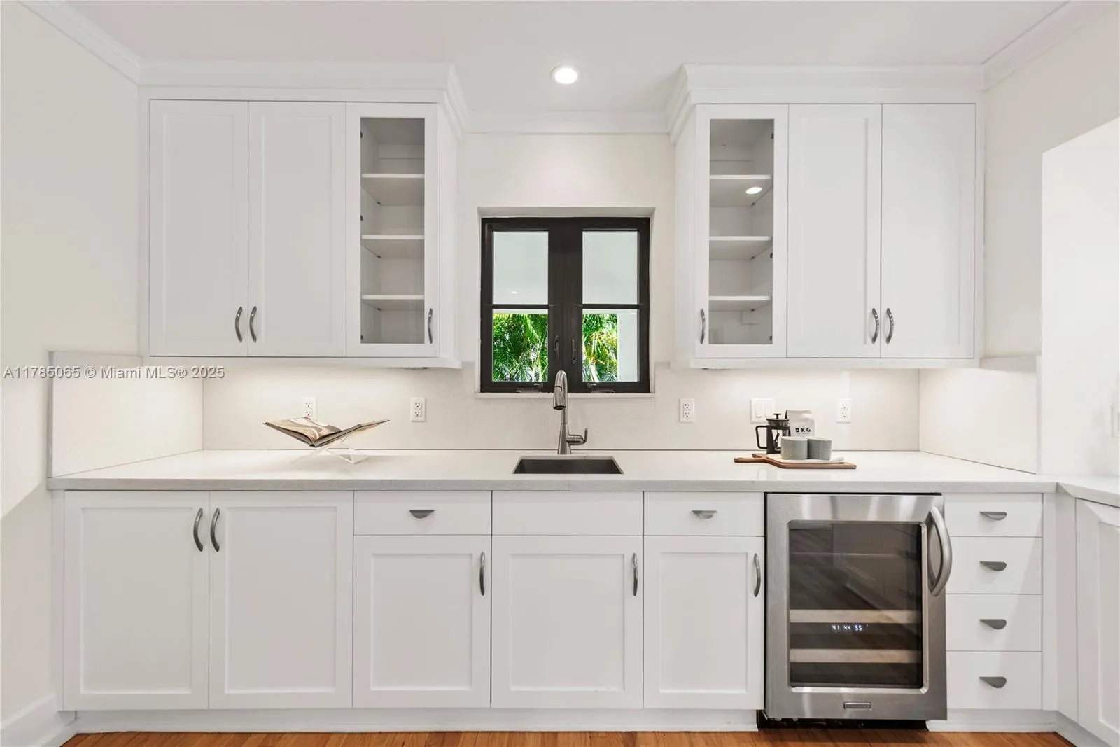 Coral Gables, Florida 33146, United States, 3 Bedrooms Bedrooms, ,3 BathroomsBathrooms,Residential,Pending,110573