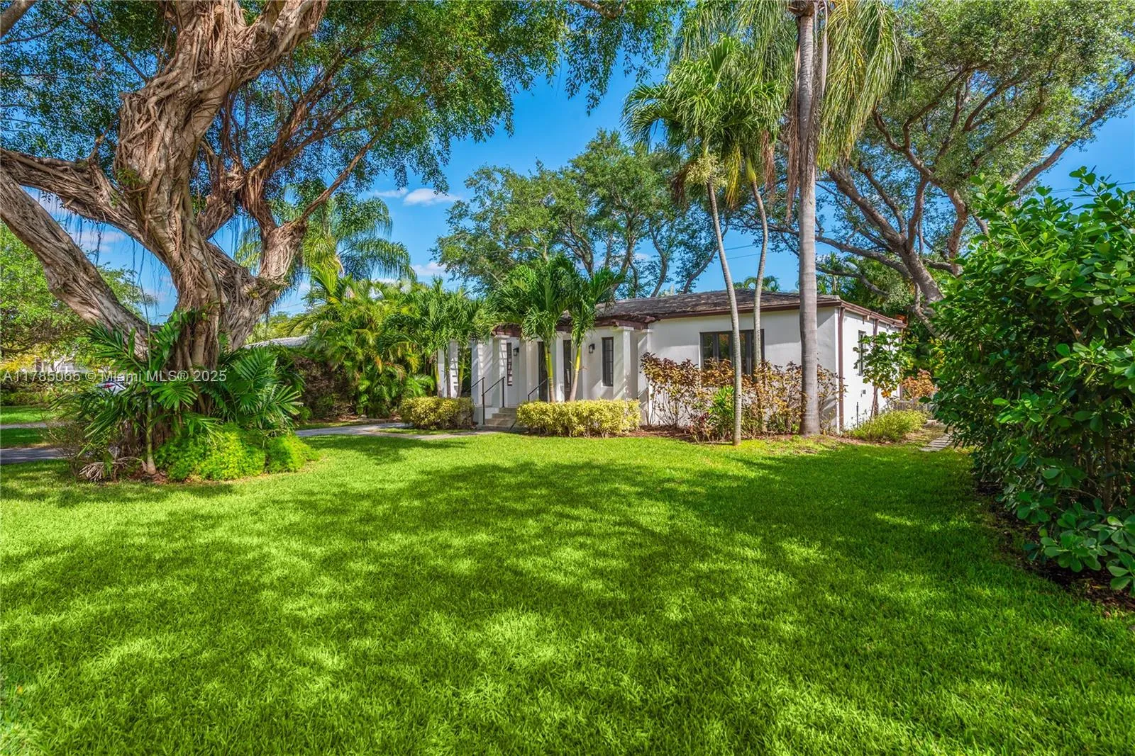 Coral Gables, Florida 33146, United States, 3 Bedrooms Bedrooms, ,3 BathroomsBathrooms,Residential,Pending,110573