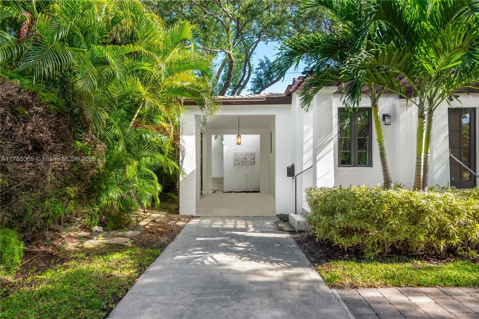 Coral Gables, Florida 33146, United States, 3 Bedrooms Bedrooms, ,3 BathroomsBathrooms,Residential,Pending,110573