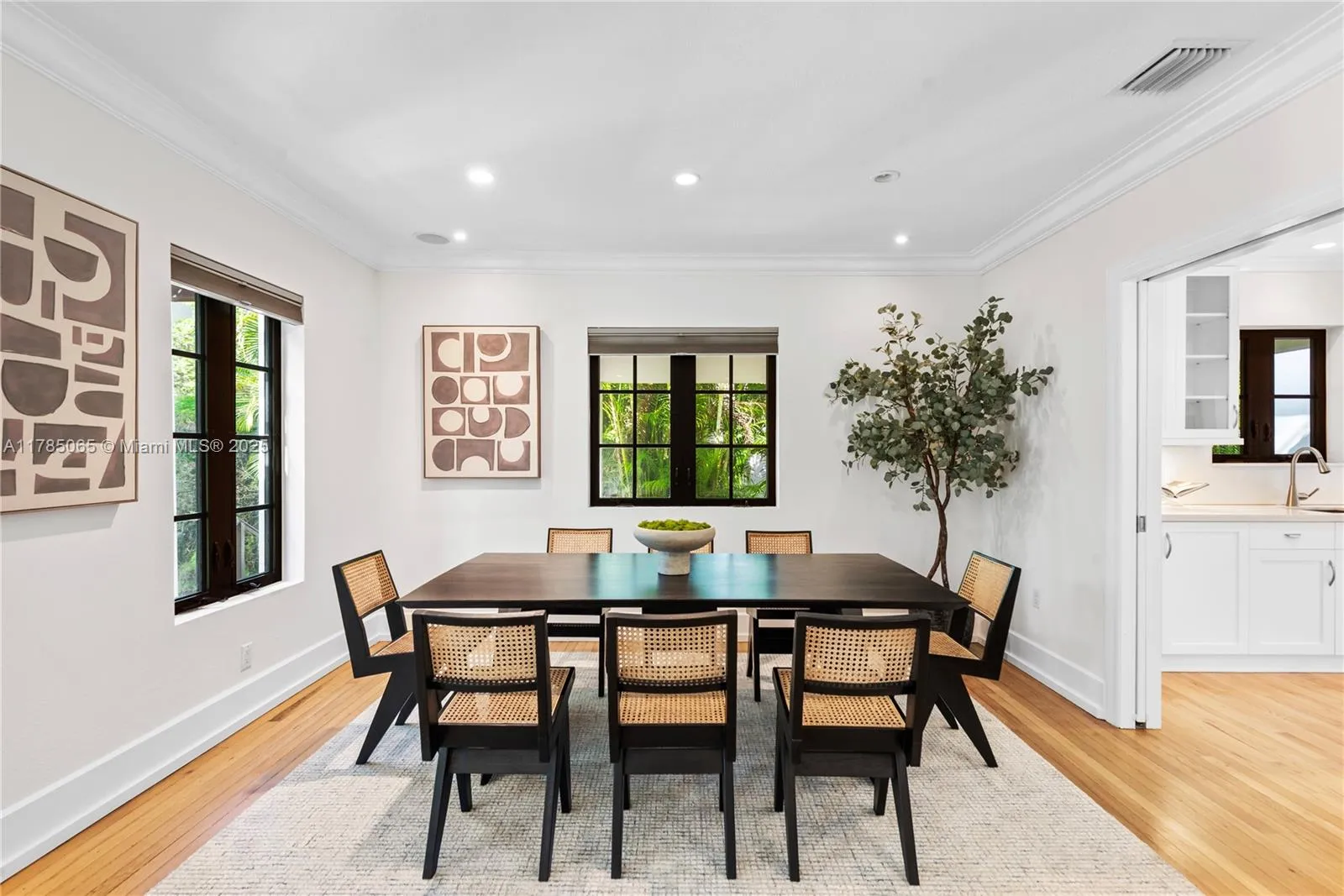 Coral Gables, Florida 33146, United States, 3 Bedrooms Bedrooms, ,3 BathroomsBathrooms,Residential,Pending,110573