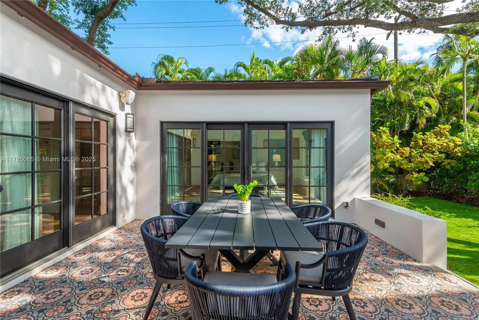 Coral Gables, Florida 33146, United States, 3 Bedrooms Bedrooms, ,3 BathroomsBathrooms,Residential,Pending,110573