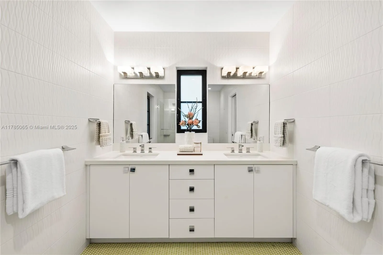 Coral Gables, Florida 33146, United States, 3 Bedrooms Bedrooms, ,3 BathroomsBathrooms,Residential,Pending,110573