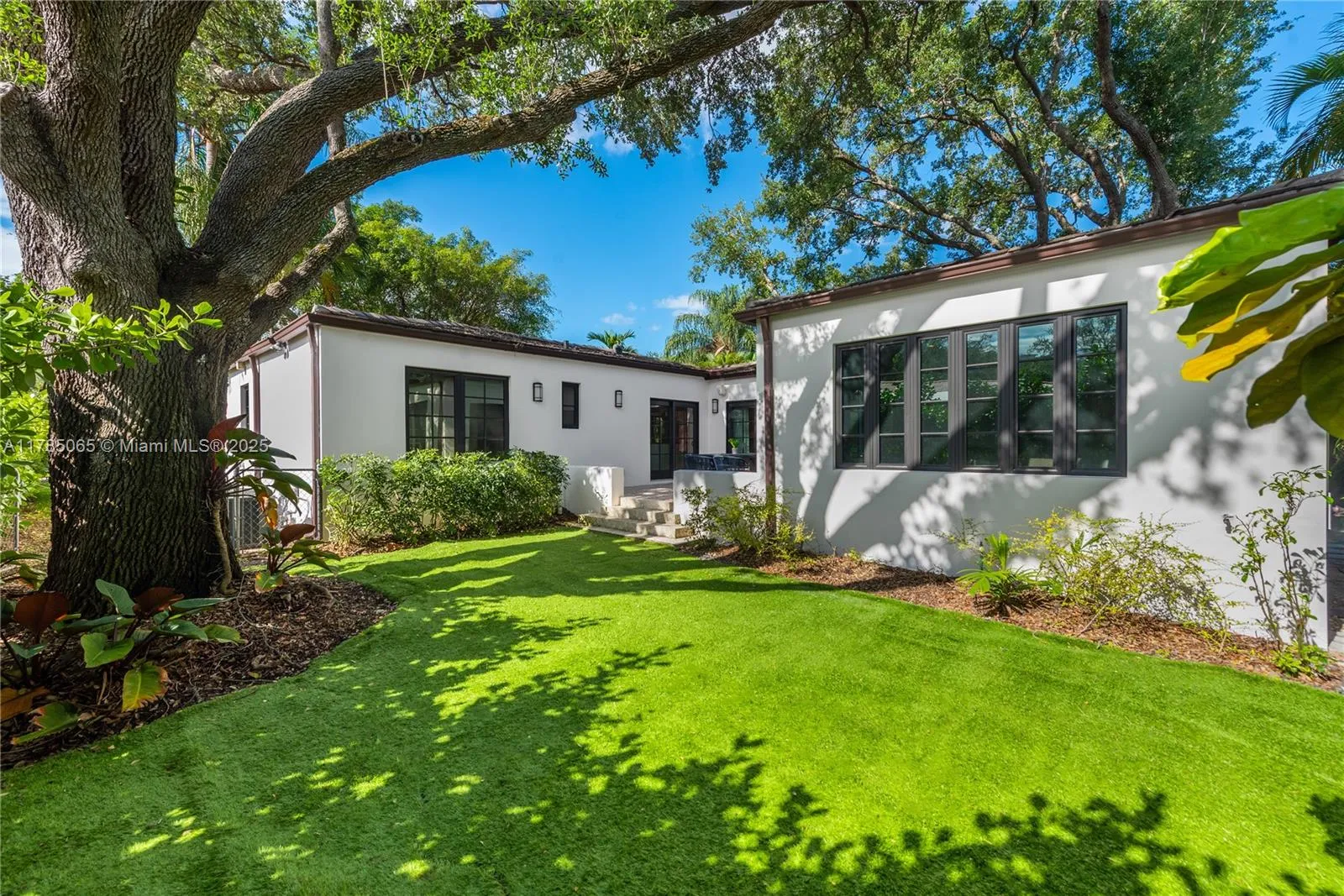 Coral Gables, Florida 33146, United States, 3 Bedrooms Bedrooms, ,3 BathroomsBathrooms,Residential,Pending,110573