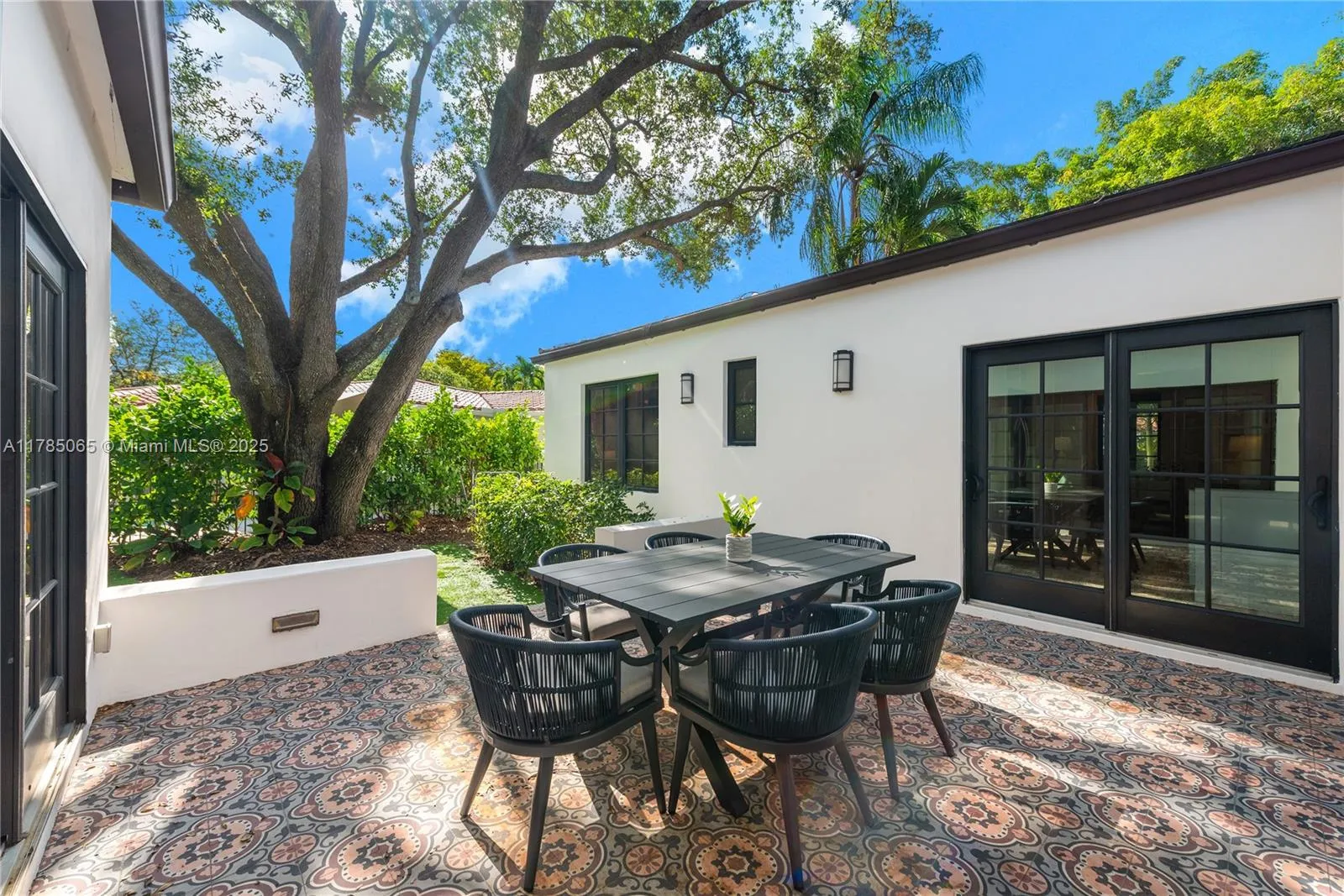 Coral Gables, Florida 33146, United States, 3 Bedrooms Bedrooms, ,3 BathroomsBathrooms,Residential,Pending,110573