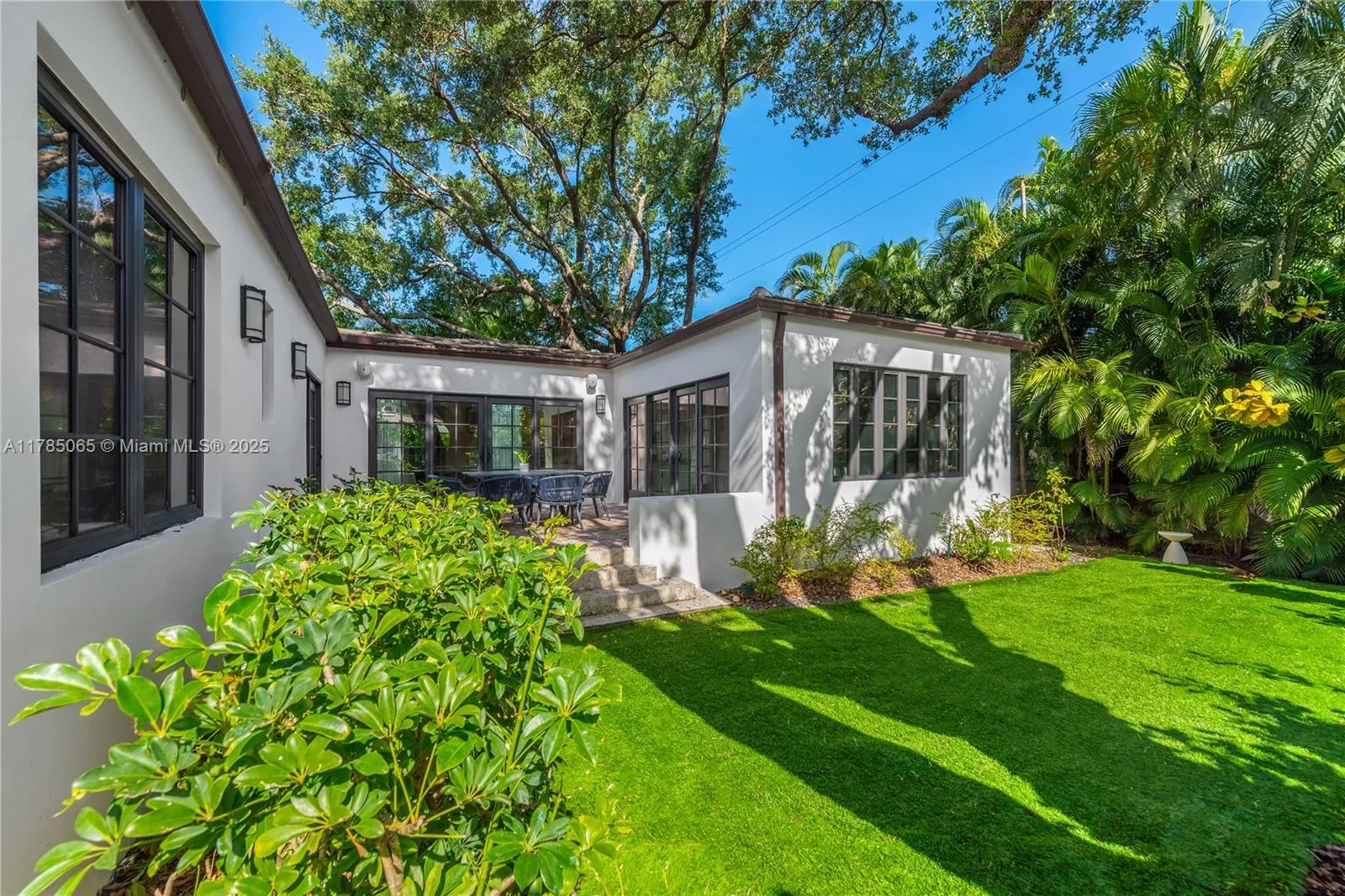 Coral Gables, Florida 33146, United States, 3 Bedrooms Bedrooms, ,3 BathroomsBathrooms,Residential,Pending,110573
