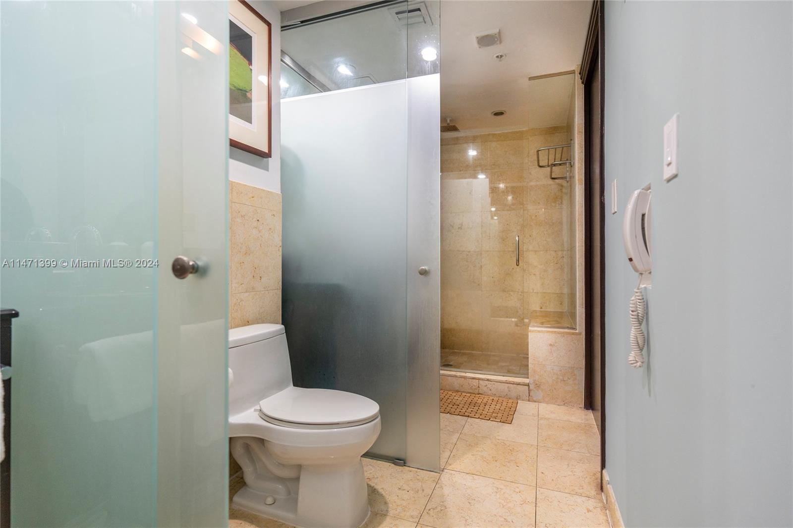 DE SOLEIL S BCH RESIDENTI - Residential Lease