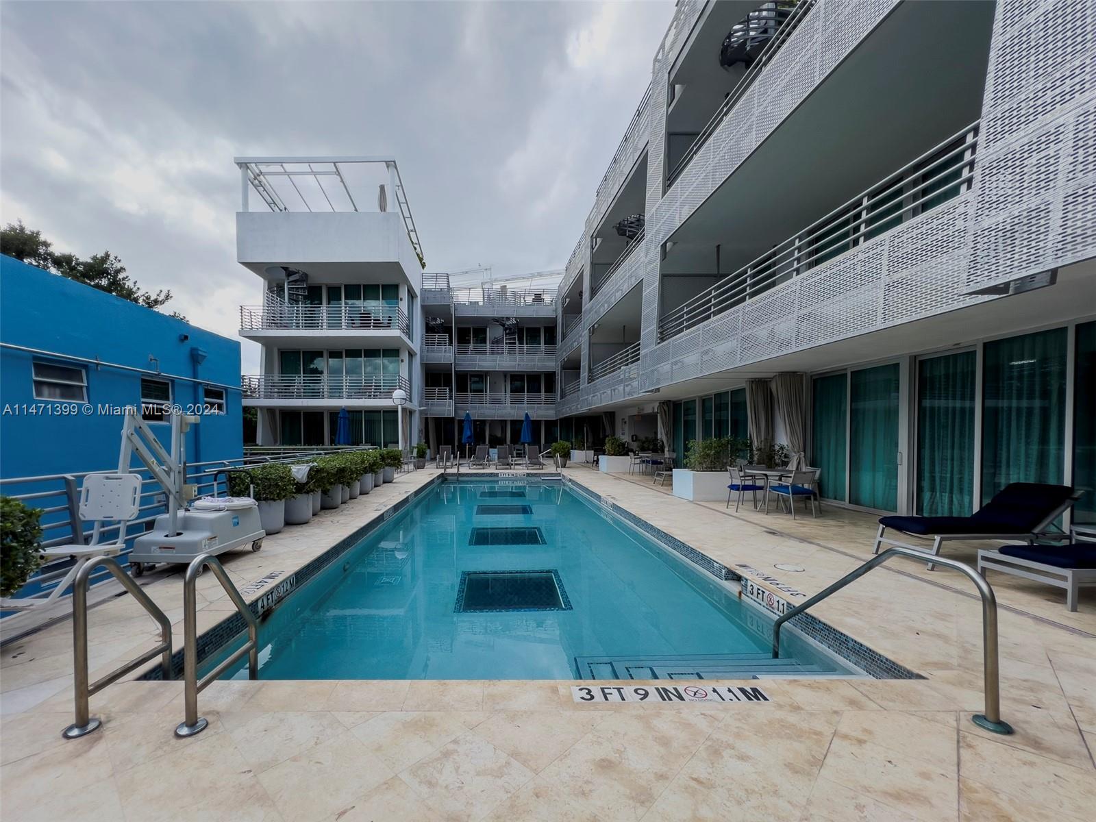 DE SOLEIL S BCH RESIDENTI - Residential Lease