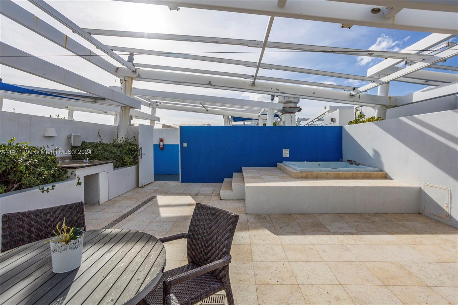 DE SOLEIL S BCH RESIDENTI - Residential Lease