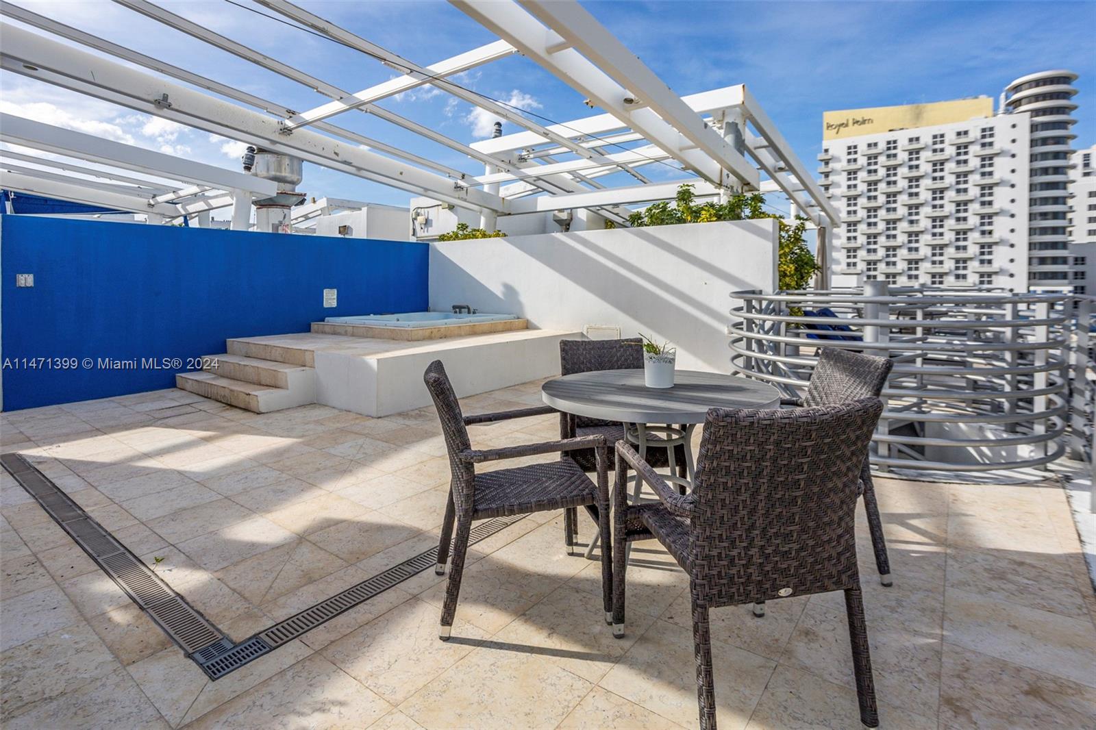 DE SOLEIL S BCH RESIDENTI - Residential Lease