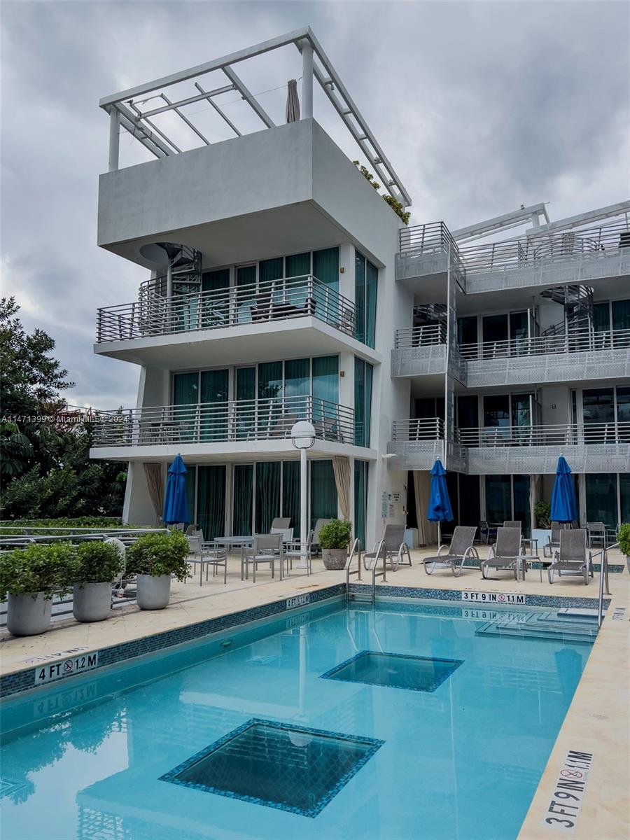 DE SOLEIL S BCH RESIDENTI - Residential Lease