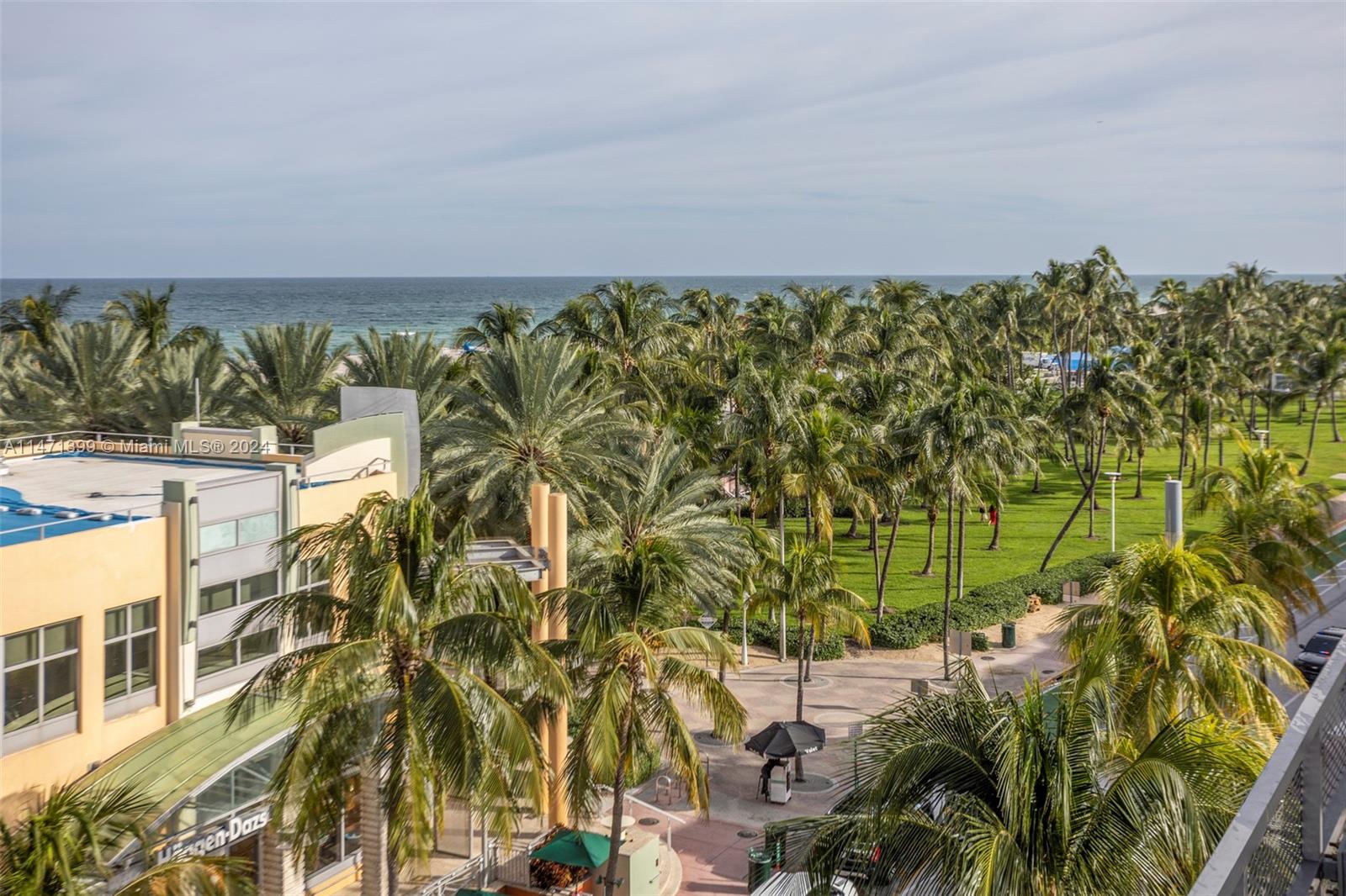 DE SOLEIL S BCH RESIDENTI - Residential Lease