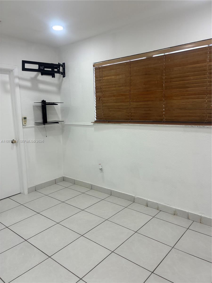 SO MIAMI HEIGHTS MANOR - Residential Lease