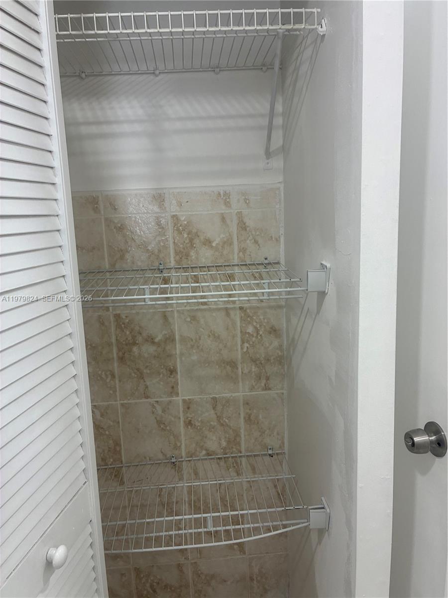 SO MIAMI HEIGHTS MANOR - Residential Lease