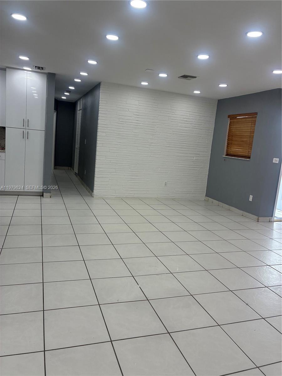 SO MIAMI HEIGHTS MANOR - Residential Lease