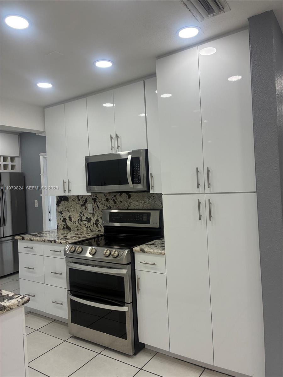 SO MIAMI HEIGHTS MANOR - Residential Lease