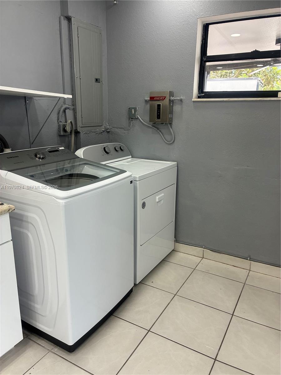 SO MIAMI HEIGHTS MANOR - Residential Lease