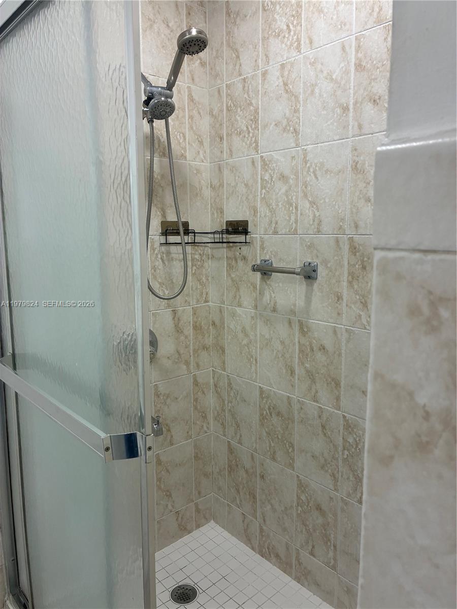 SO MIAMI HEIGHTS MANOR - Residential Lease