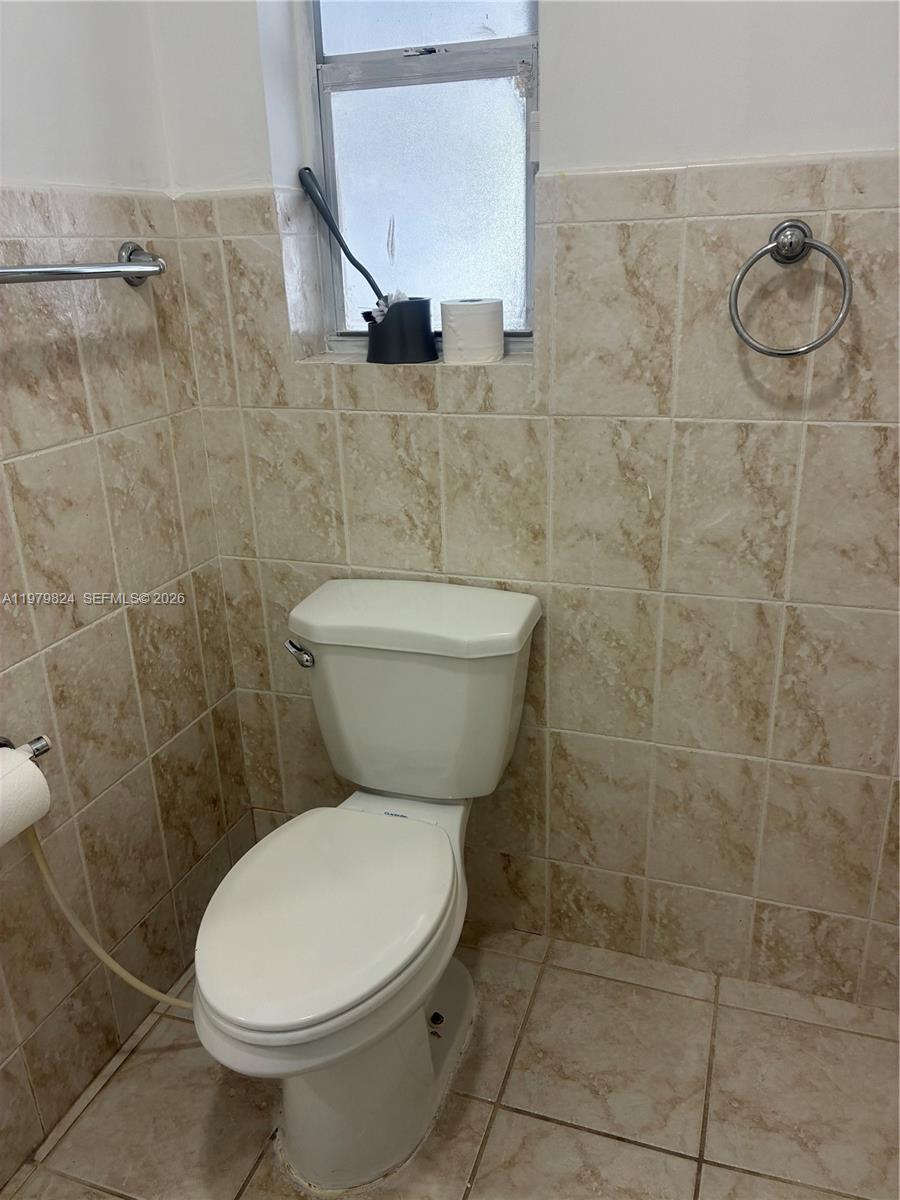 SO MIAMI HEIGHTS MANOR - Residential Lease