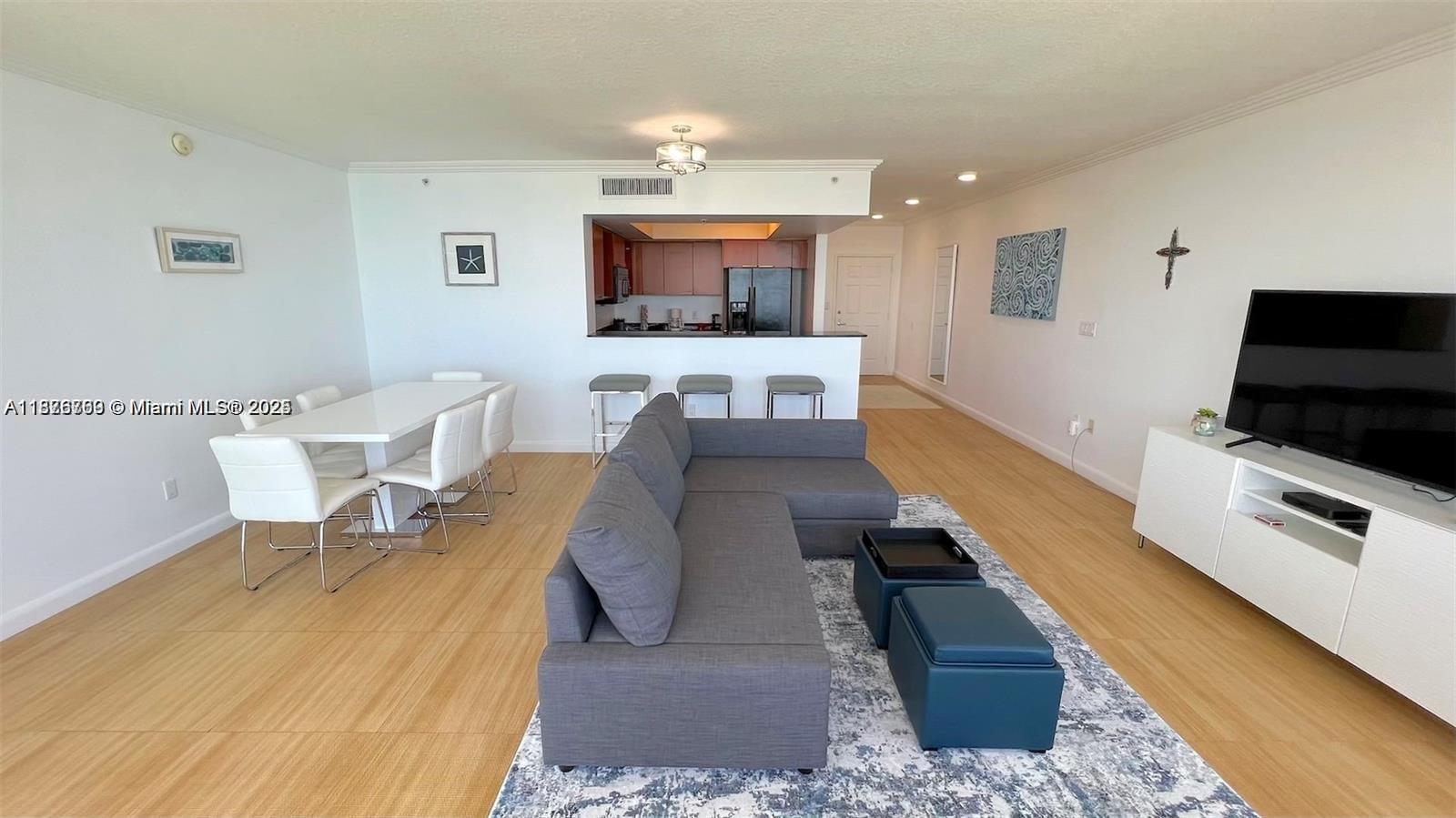 LA PERLA CONDO - Residential Lease