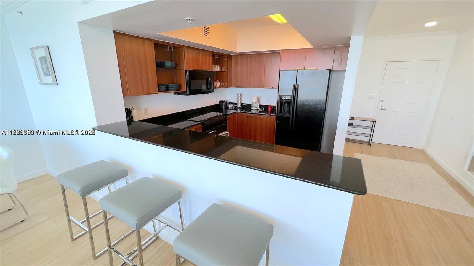 LA PERLA CONDO - Residential Lease