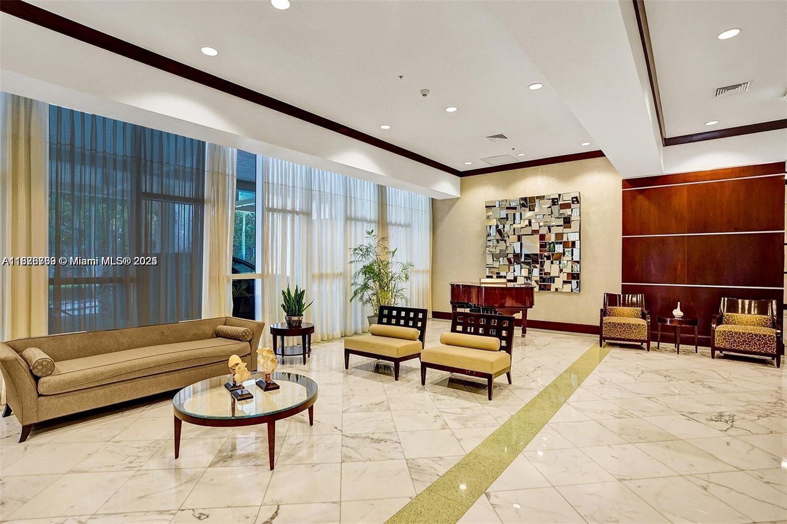 LA PERLA CONDO - Residential Lease