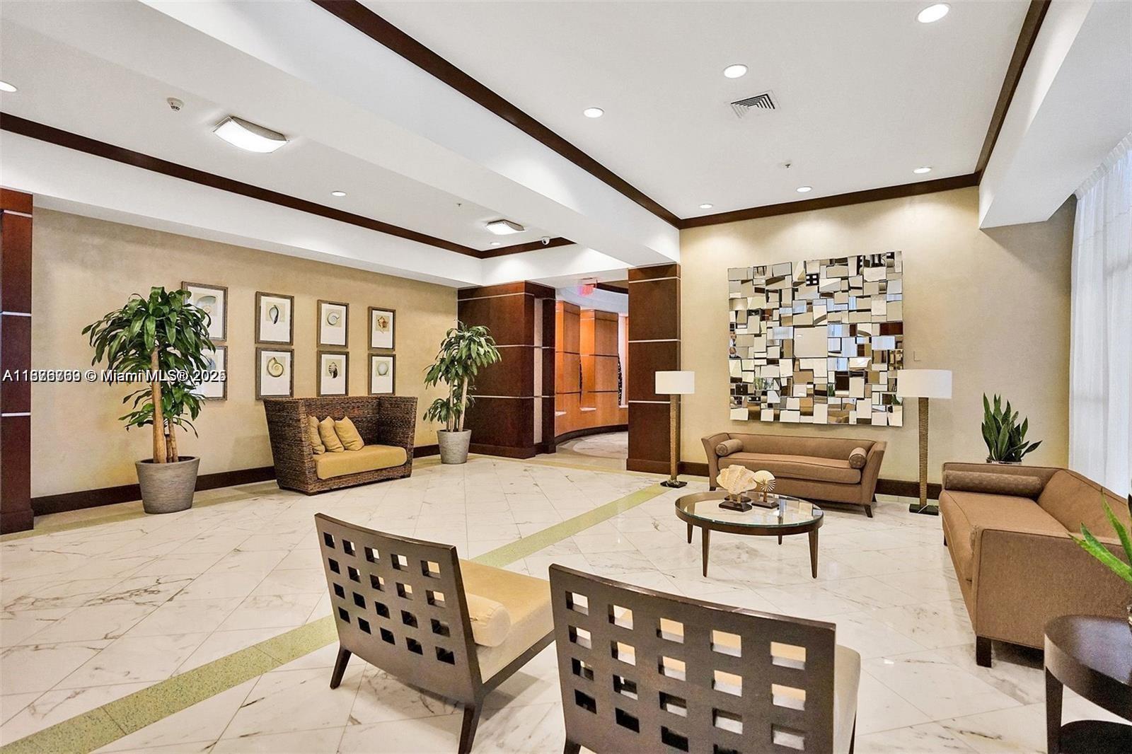 LA PERLA CONDO - Residential Lease