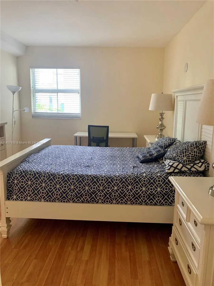 Miami, Florida 33131, United States, 1 Bedroom Bedrooms, ,1 BathroomBathrooms,Residential,Active,190059