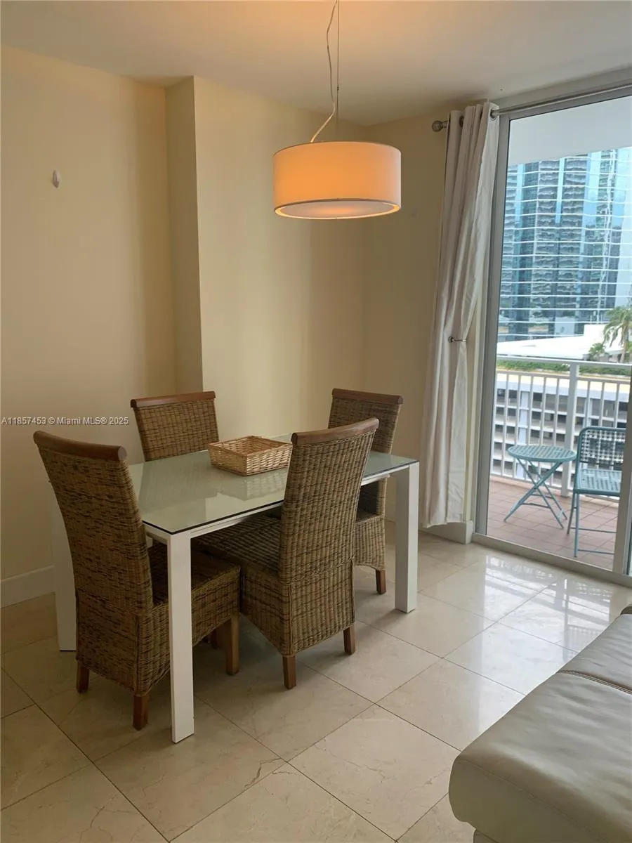 Miami, Florida 33131, United States, 1 Bedroom Bedrooms, ,1 BathroomBathrooms,Residential,Active,190059