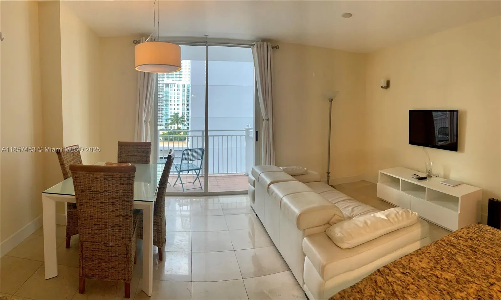 Miami, Florida 33131, United States, 1 Bedroom Bedrooms, ,1 BathroomBathrooms,Residential,Active,190059