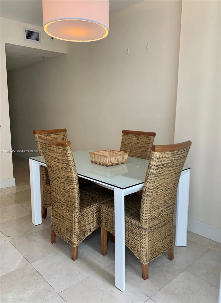 Miami, Florida 33131, United States, 1 Bedroom Bedrooms, ,1 BathroomBathrooms,Residential,Active,190059