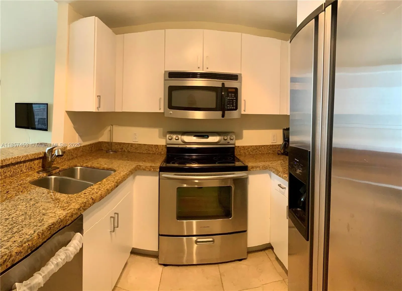 Miami, Florida 33131, United States, 1 Bedroom Bedrooms, ,1 BathroomBathrooms,Residential,Active,190059